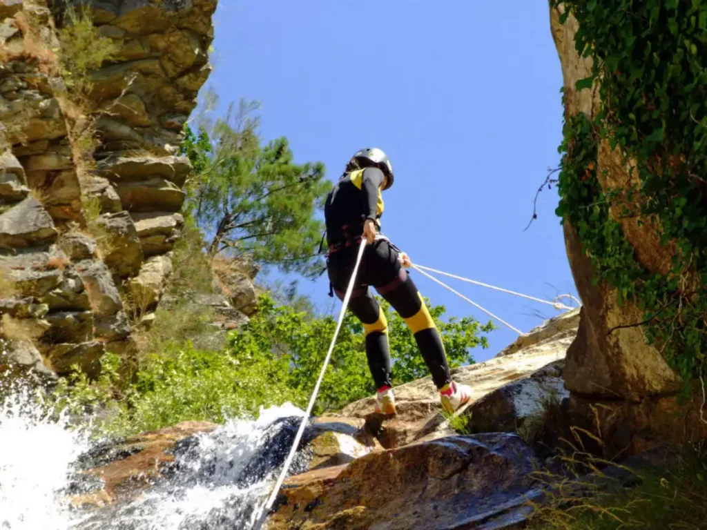2.-Rappelling-at-Girnar-1024x768