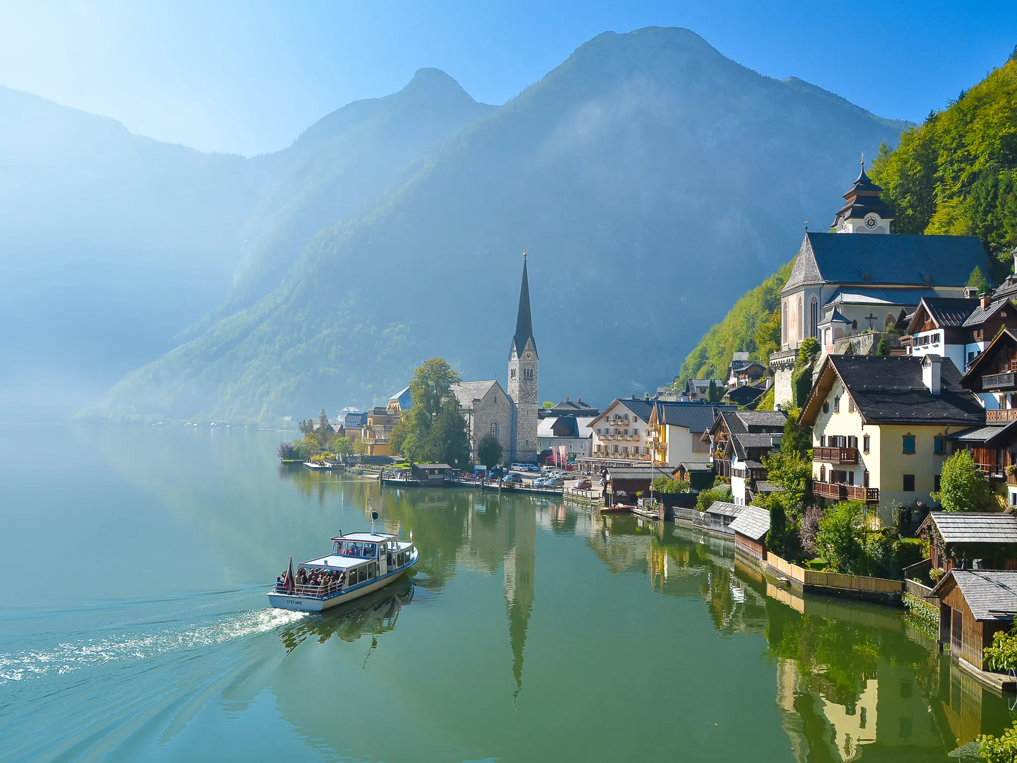 romantic-towns-Hallstatt-GettyImages-475757716